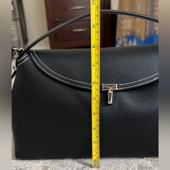 T Lock Black shoulder/crossbody bag - Picture 9 of 11